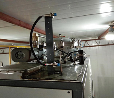 Automatic cleaning device
